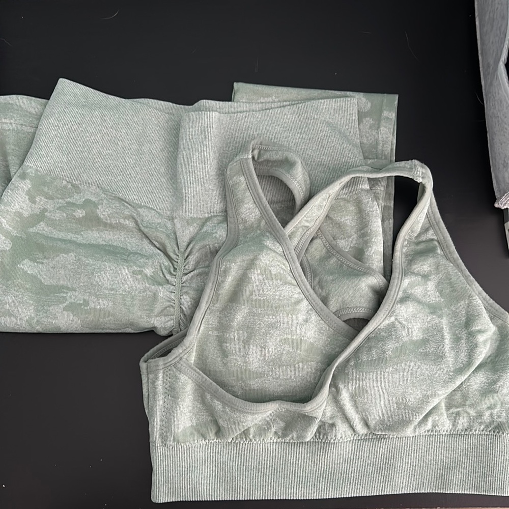 Size M light green camo workout outfit
